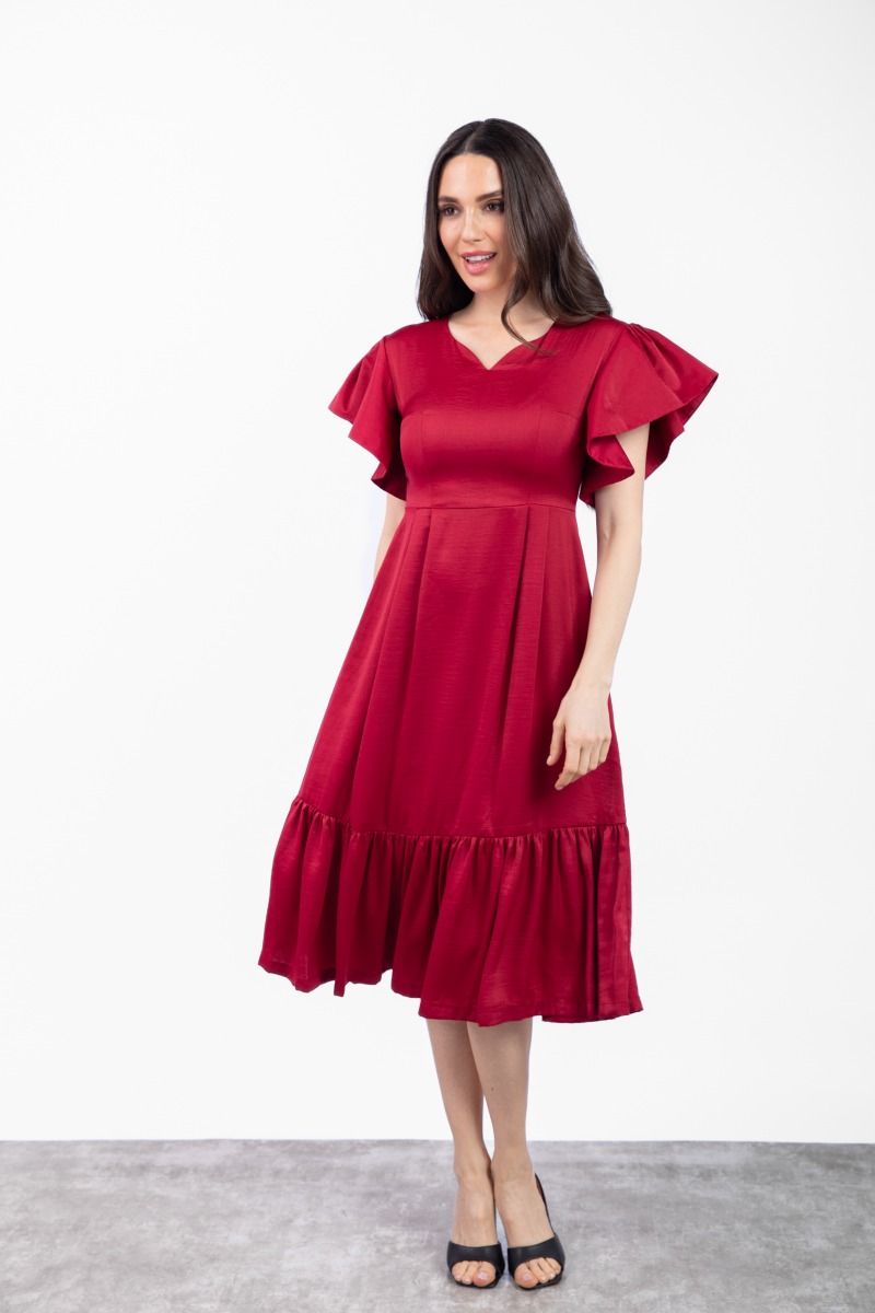 فستان متوسط الطول بطبقات من الحرير الساتان باللون الأحمر
