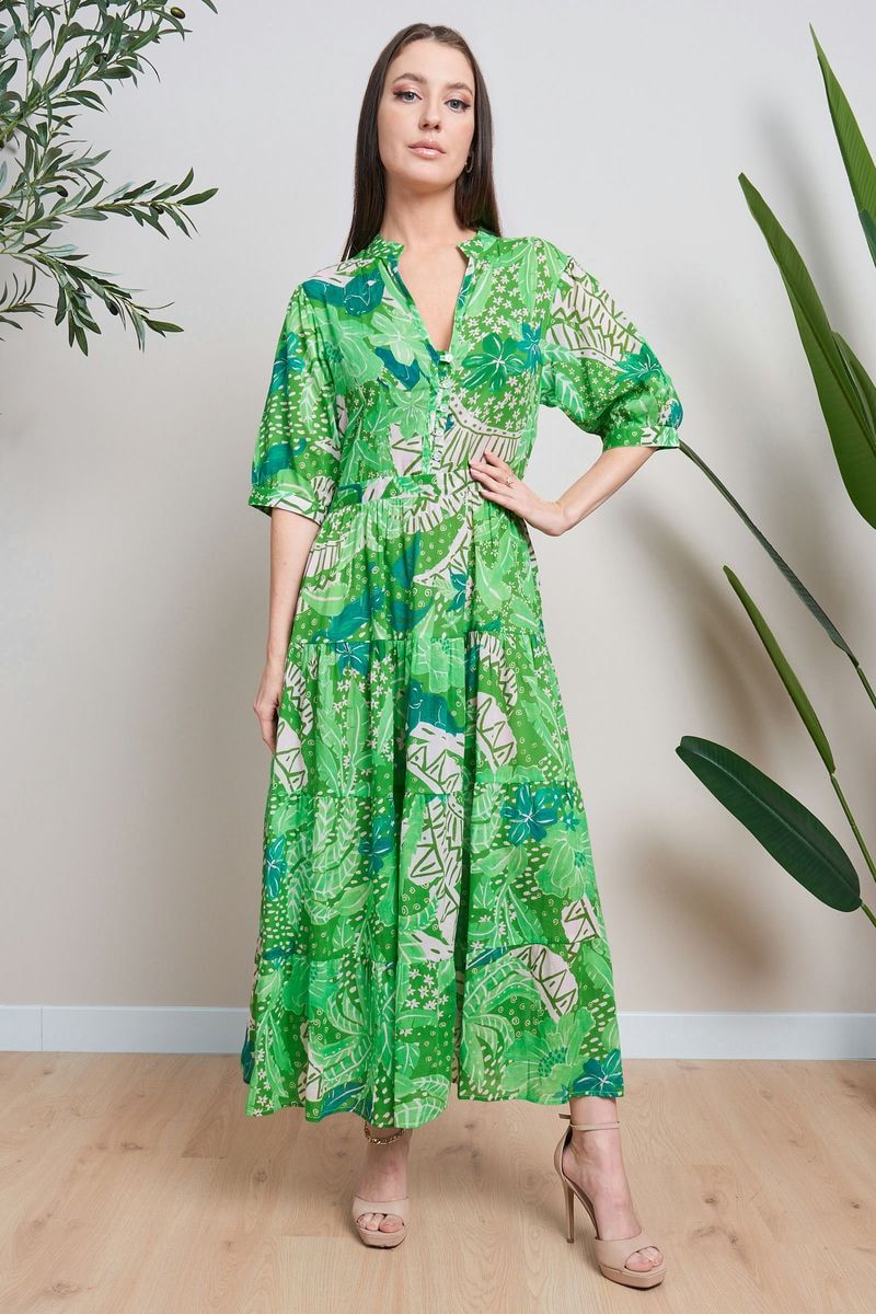 فستان طويل متعدد الطبقات مطبوع بنقشة نباتية خضراء