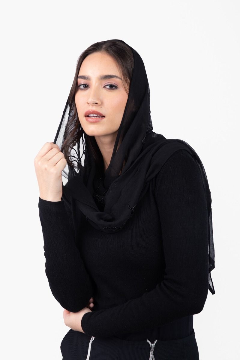 حجاب جورجيت أسود مع تطريز الخرز ونقوش زهور